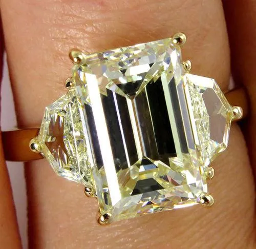 6.28CT ESTATE VINTAGE 3 STONE EMERALD CUT DIAMOND ENGAGEMENT WEDDING RING