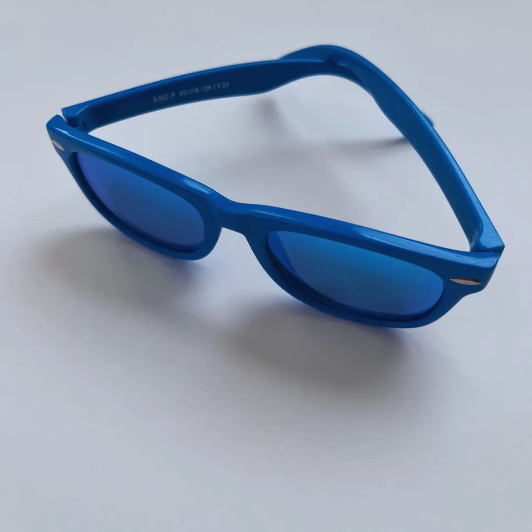 Blue reflective kids sunglasses