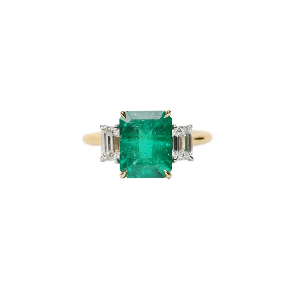 Colombian Emerald and Diamond Yellow Gold Ring