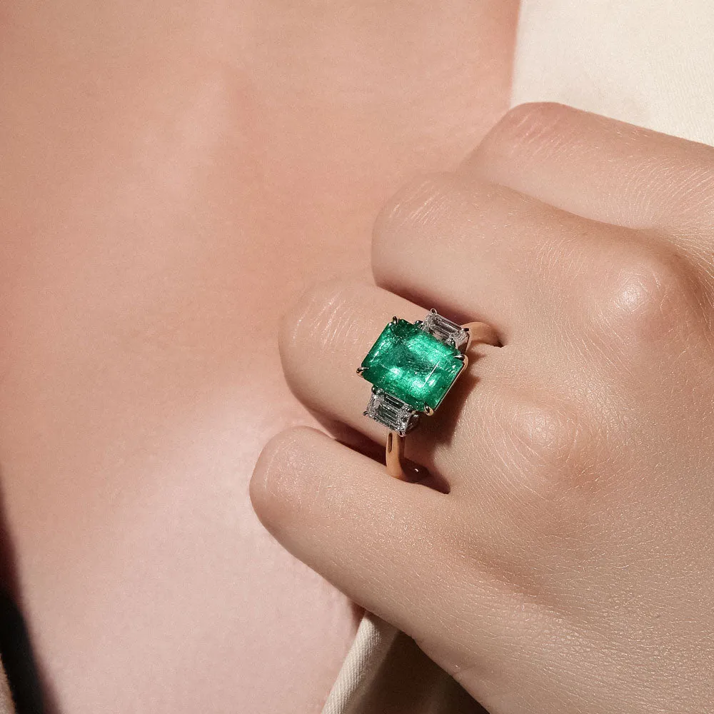 Colombian Emerald and Diamond Yellow Gold Ring