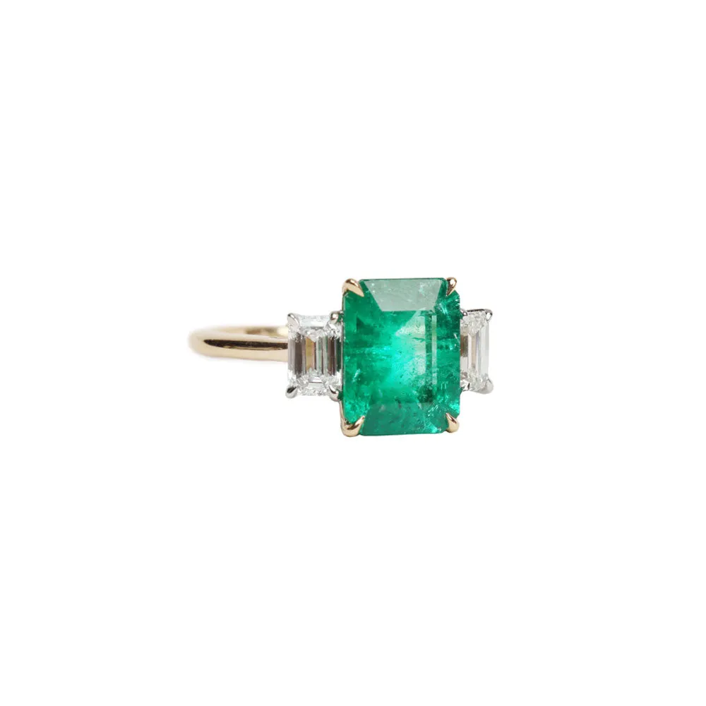 Colombian Emerald and Diamond Yellow Gold Ring