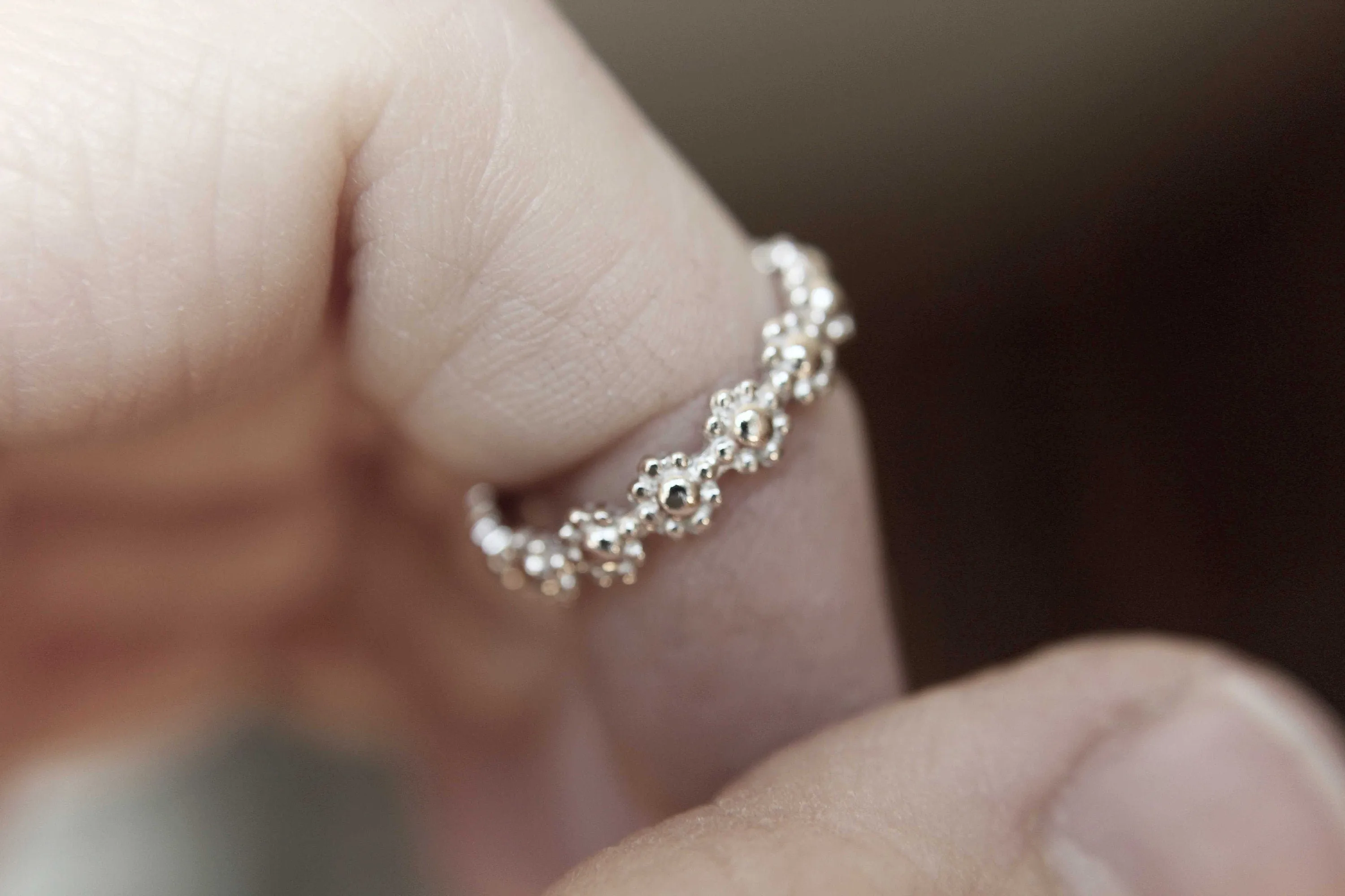 Daisy Eternity Ring, Sterling Silver Stacking Ring, Silver Daisy Ring, Nature Ring, Flowers Eternity Stacking Ring, Delicate ring, Floral