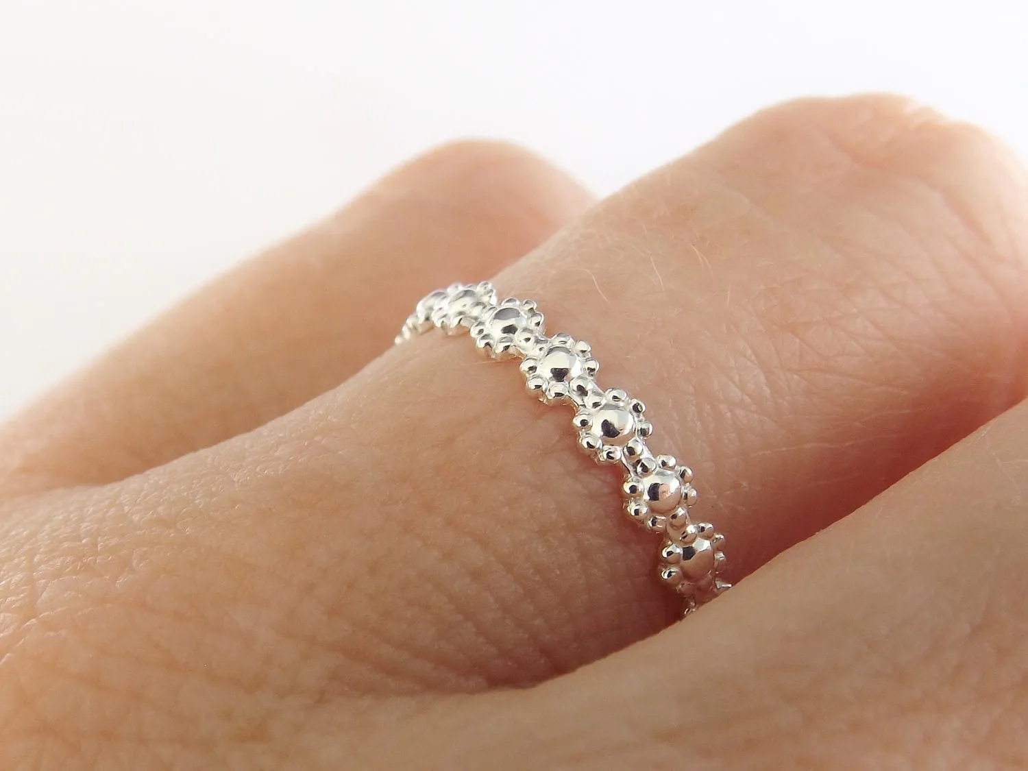 Daisy Eternity Ring, Sterling Silver Stacking Ring, Silver Daisy Ring, Nature Ring, Flowers Eternity Stacking Ring, Delicate ring, Floral