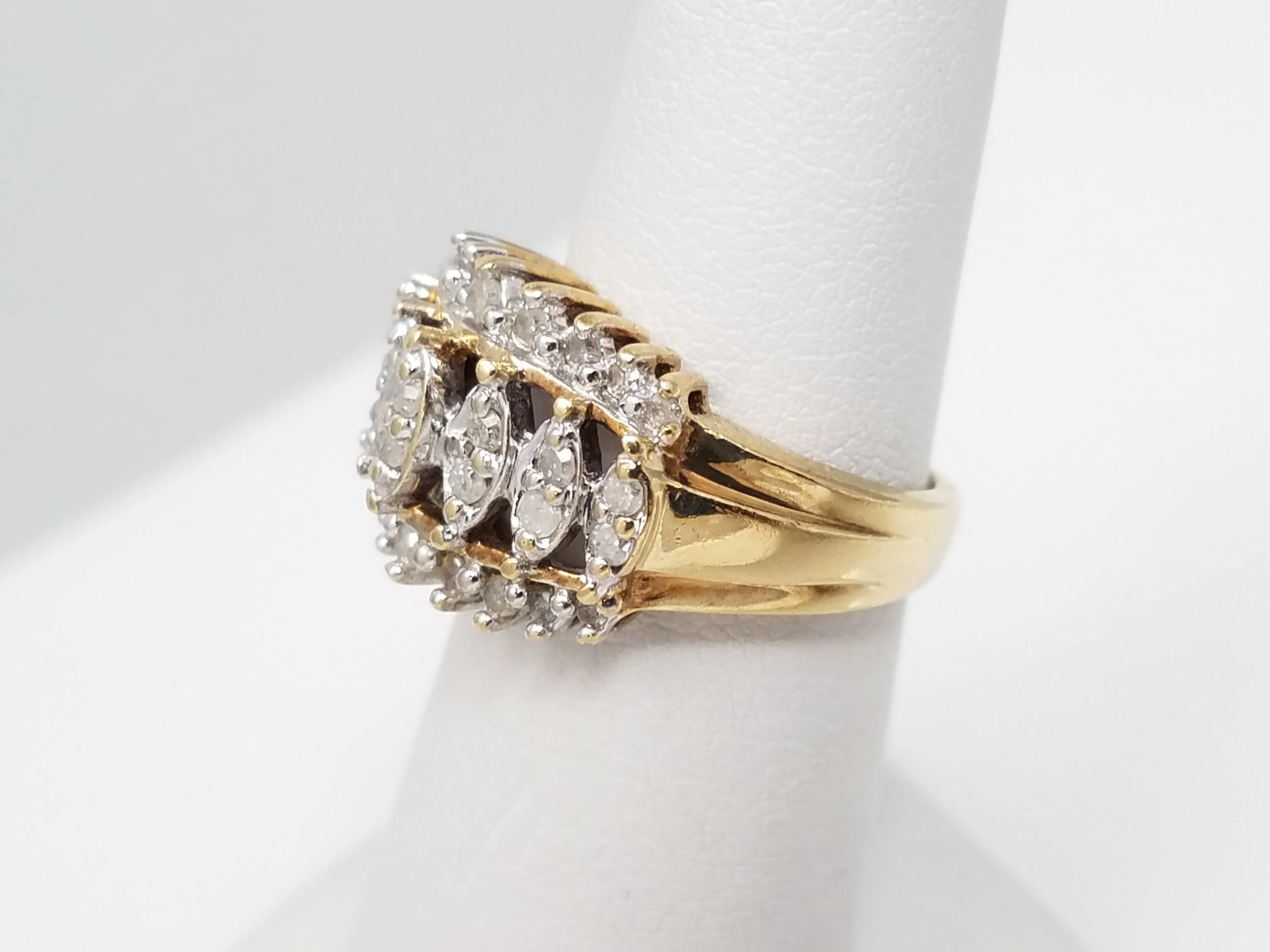 Elegant 10k Yellow Gold Natural Diamond Ring Band