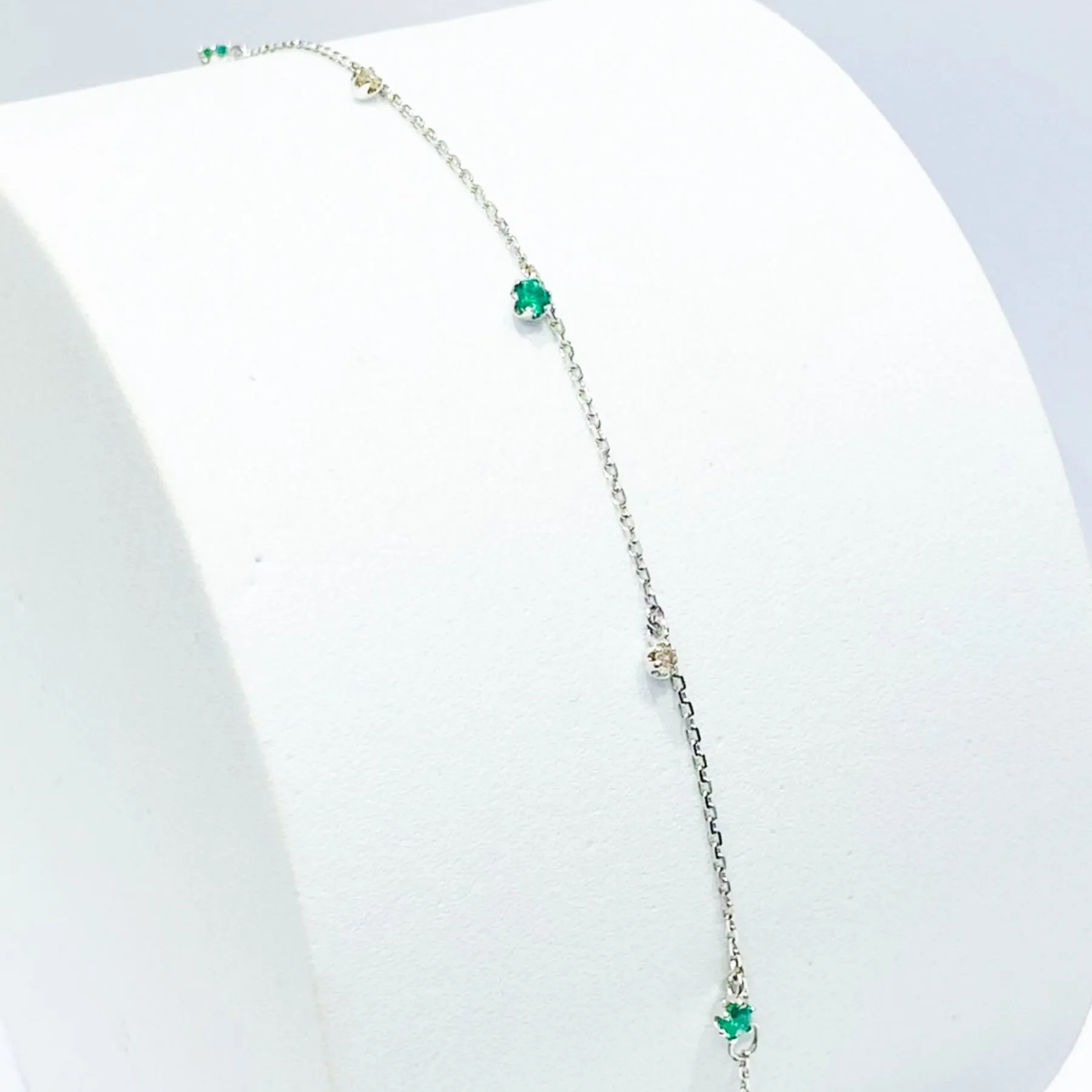 Green Emerald Station Gemstones Diamond Bracelet 18kt