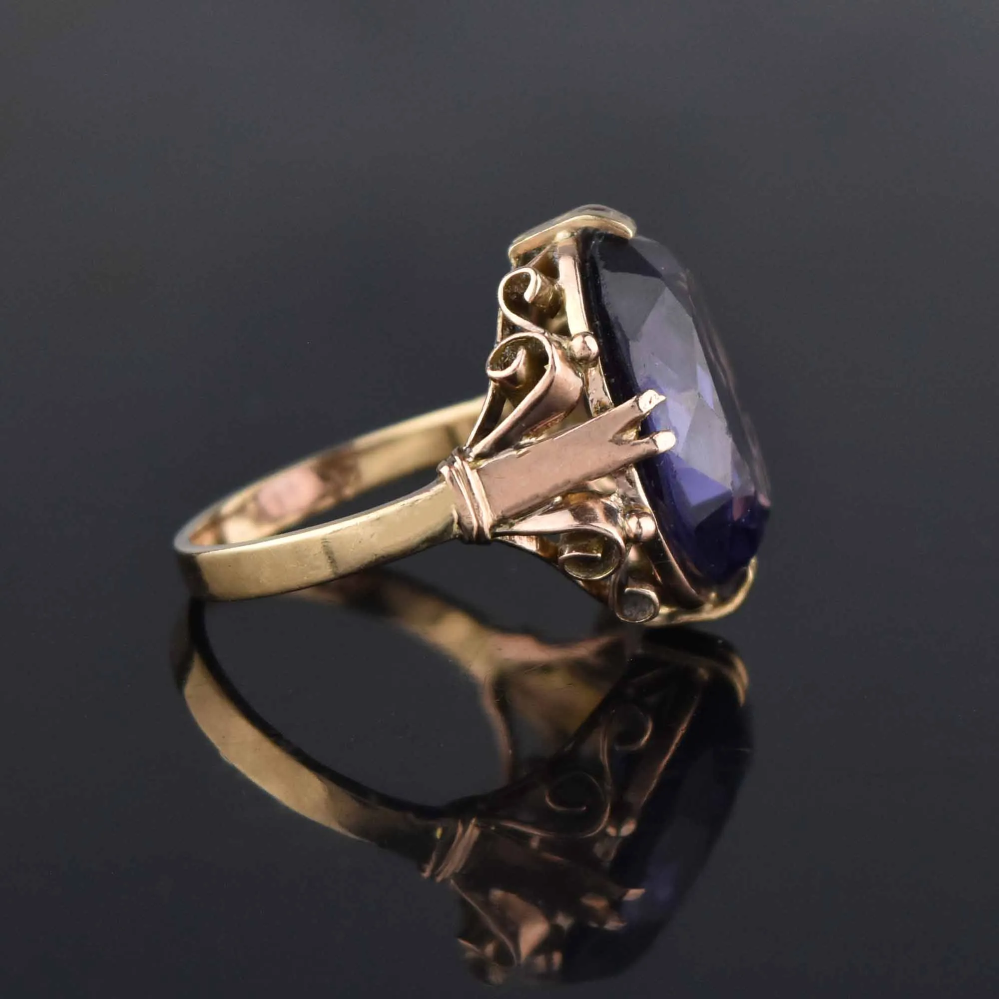 ON HOLD Retro 14K Gold 8 CTW Color Change Sapphire Ring