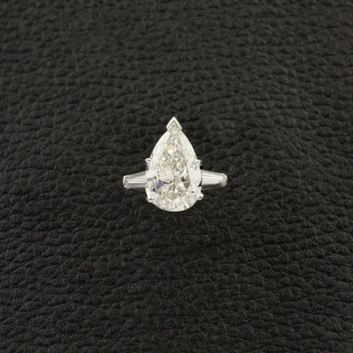 Pear shaped Diamond Engagement Ring