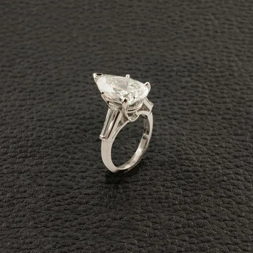 Pear shaped Diamond Engagement Ring