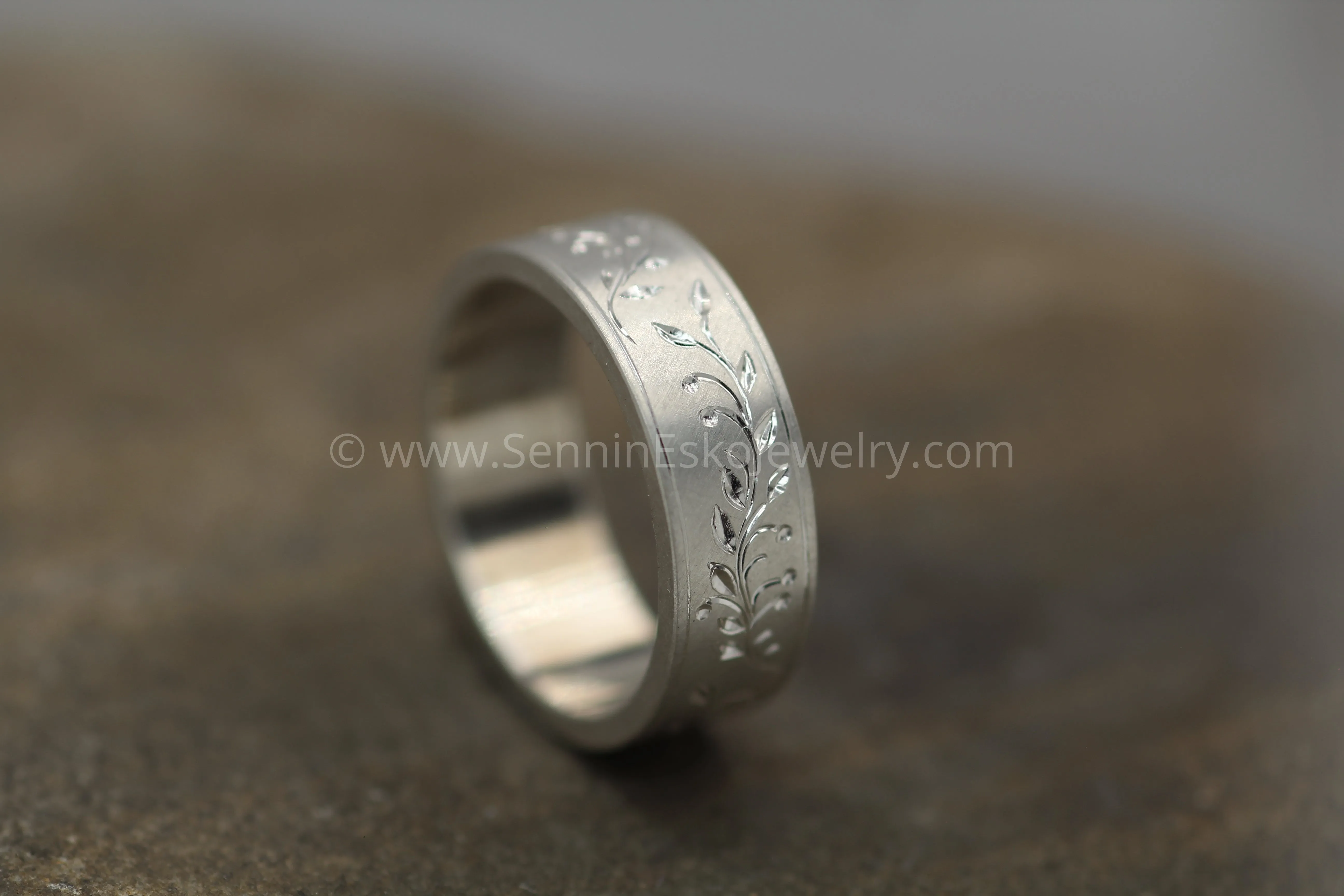 READY TO SHIP 7x1.2mm Branches Leaves & Berries - Size 9 - Silver Bright Cut Engraved Band