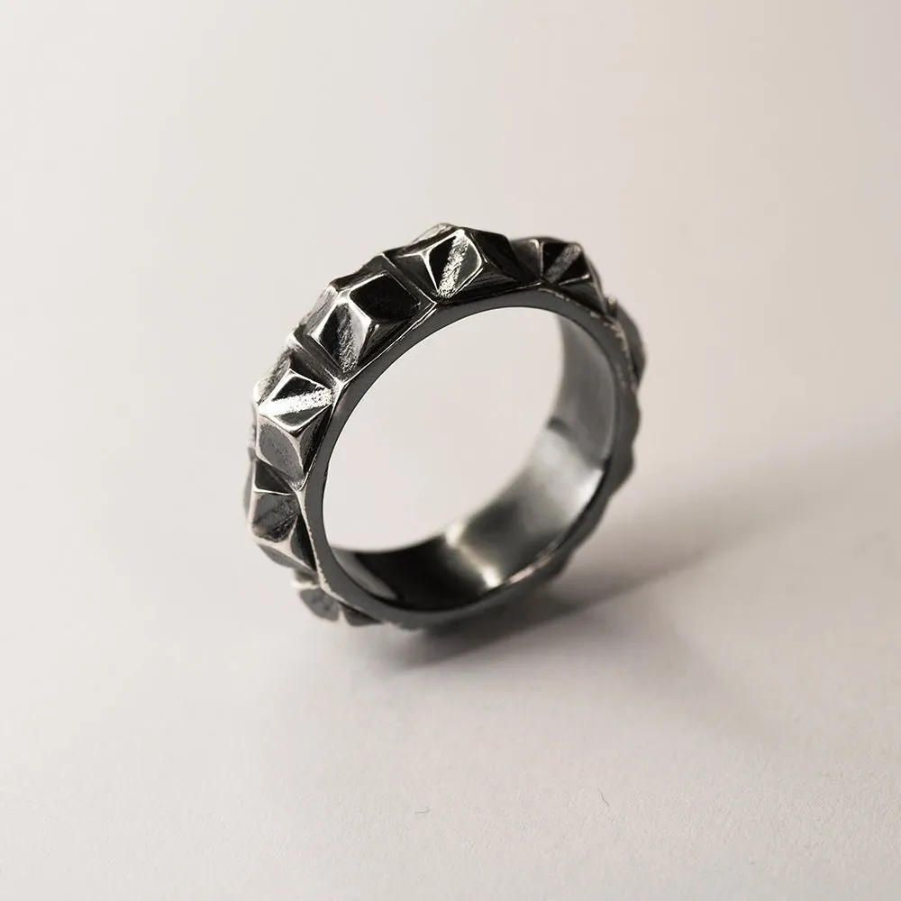 Scales ring