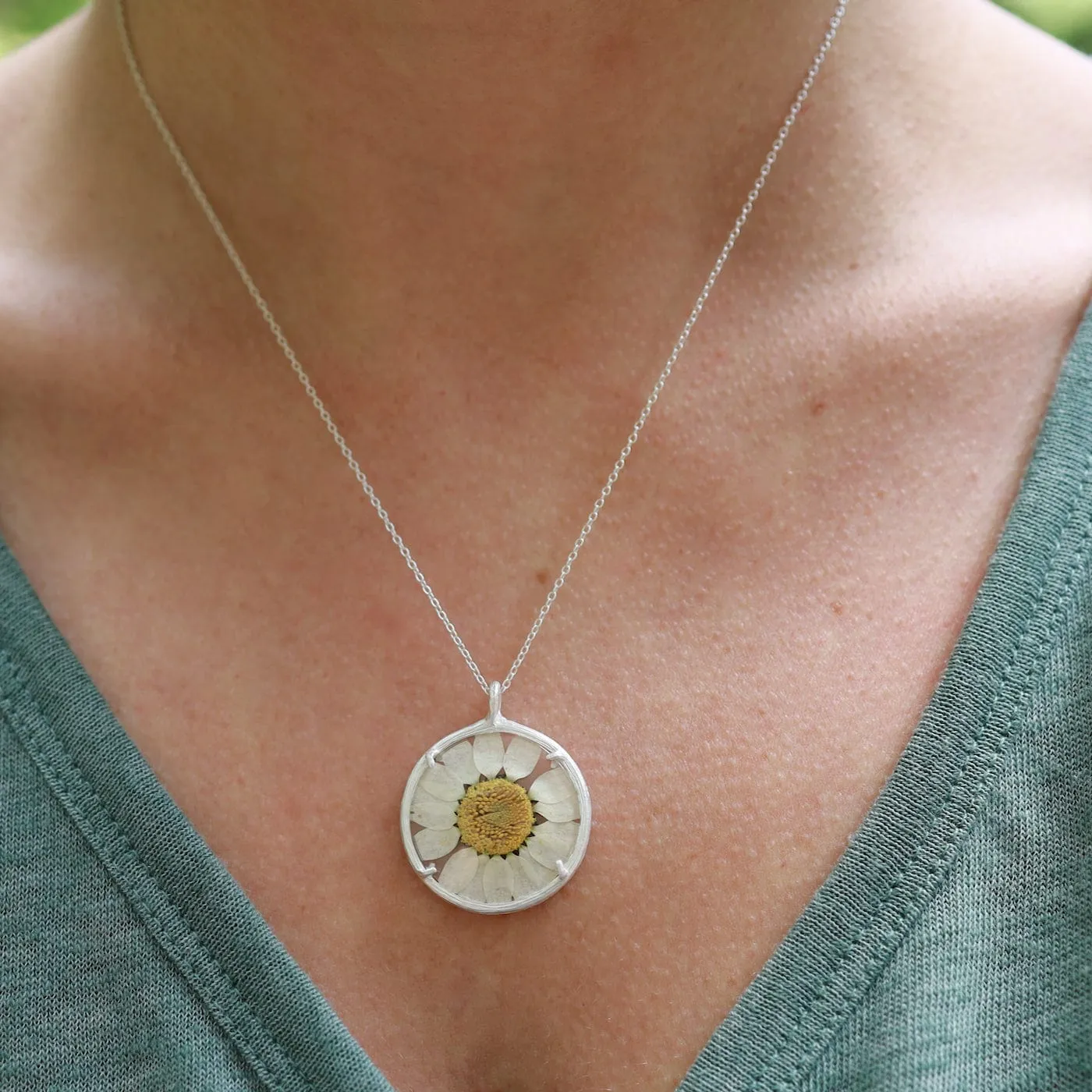 White Daisy Large Glass Botanical Necklace - Sterling Silver