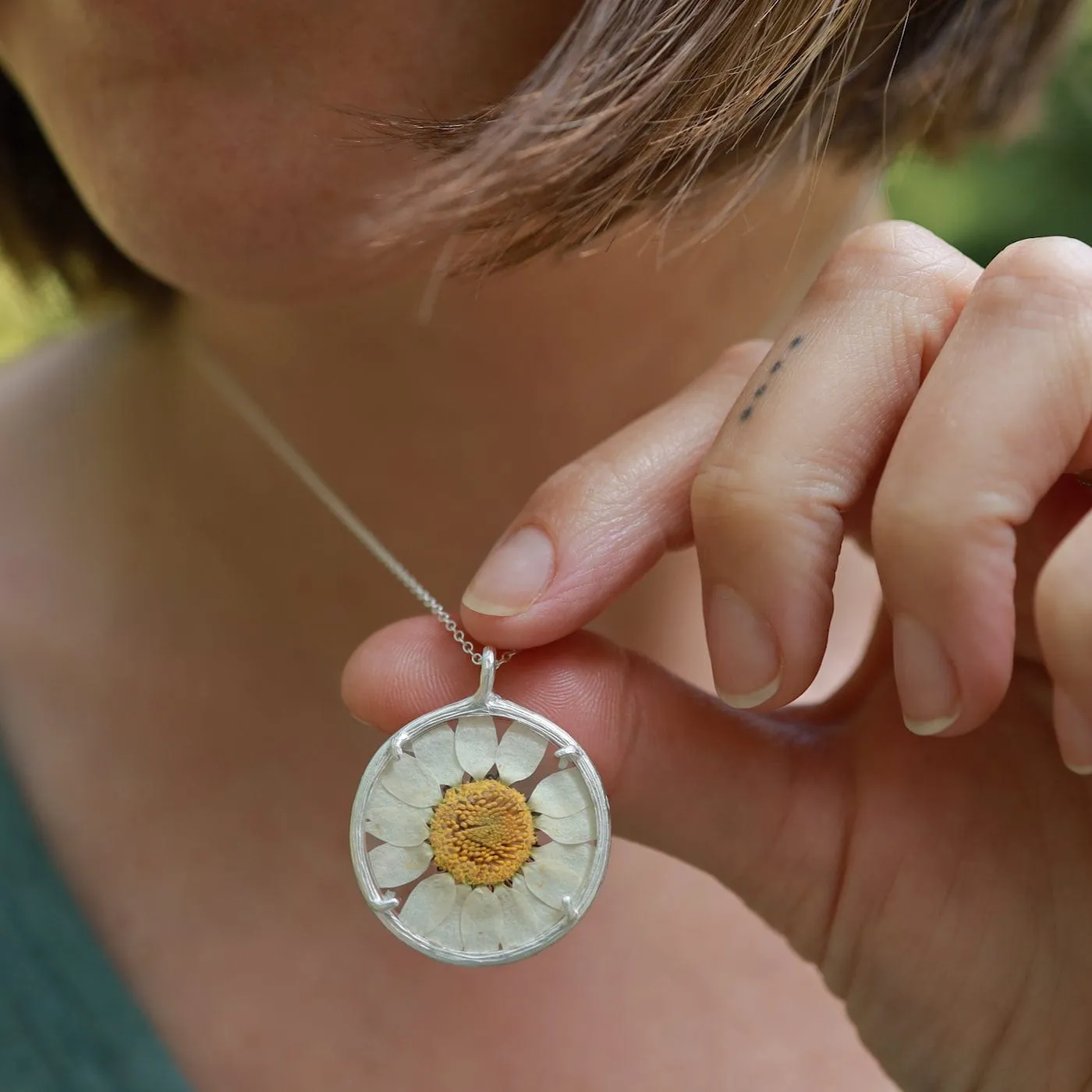 White Daisy Large Glass Botanical Necklace - Sterling Silver